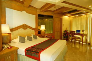 Sea Pearl Beach & Spa Patong Esterno foto